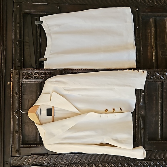 Bebe skirt suit - Picture 1 of 3